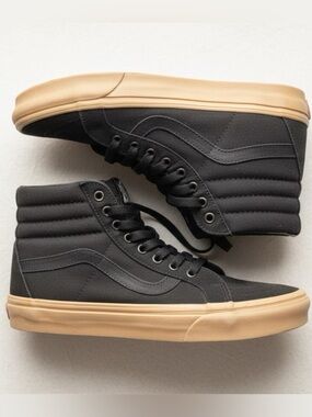 Vans Sk8-Hi Reissue – Black Canvas with Gum Sole – Men’s Size 9.5